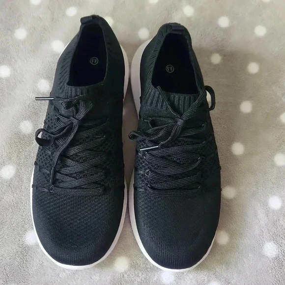 Women's PromArder Women's Walking Shoes Slip On Black Runners - Size  8.5 - Picture 3 of 9